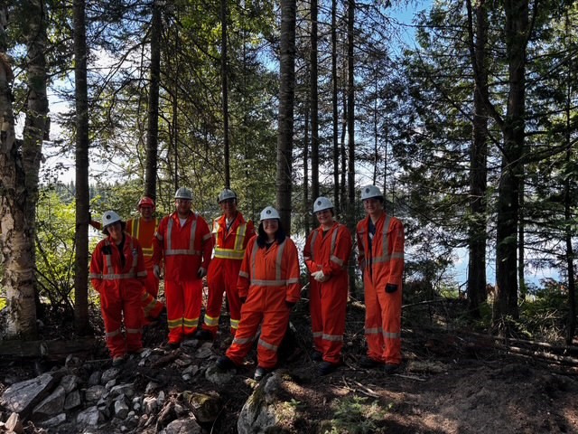 IAMGOLD_Corp's tweet image. Members of the Mattagami Youth Council joined an archaeological dig at Côté Gold this summer, uncovering ancient #Indigenous artifacts alongside Elder Leonard Naveau. A powerful day of learning, history and connection.
iamgold.com/English/blog/b…