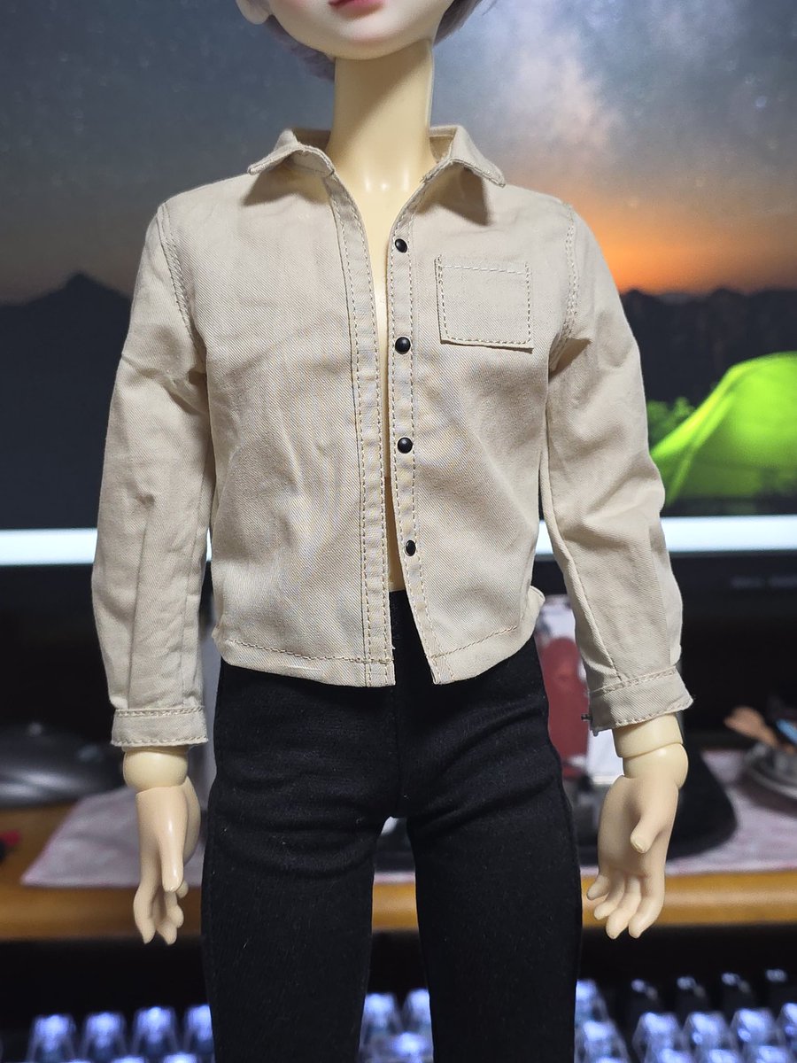 아니 1/6 짜리 옷이래서 한 24정도인가바 했는데 냅다 엠딩이한체 맞아서 걍웃김 ㅋ ㅋ ㅋ 그냥 스냅이나 찍찍이 달아서 입혀야겟가ㅠㅋㅋ