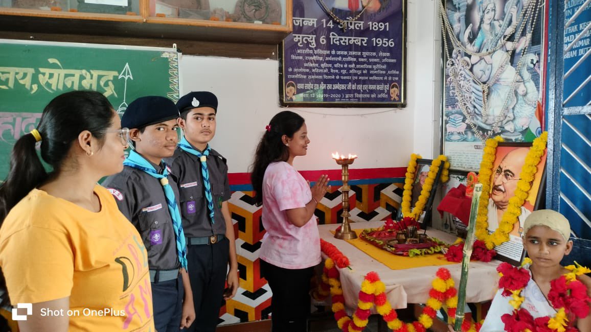 JSonebhadra's tweet image. Paying tribute to two of India's greatest leaders on their Jayanti! 

We're commemorating Mahatma Gandhi and Lal Bahadur Shastri Jayanti in our school, honoring their values of truth, non-violence, and simplicity. 

#GandhiJayanti #ShastriJayanti  #ValuesOfLife #nvs