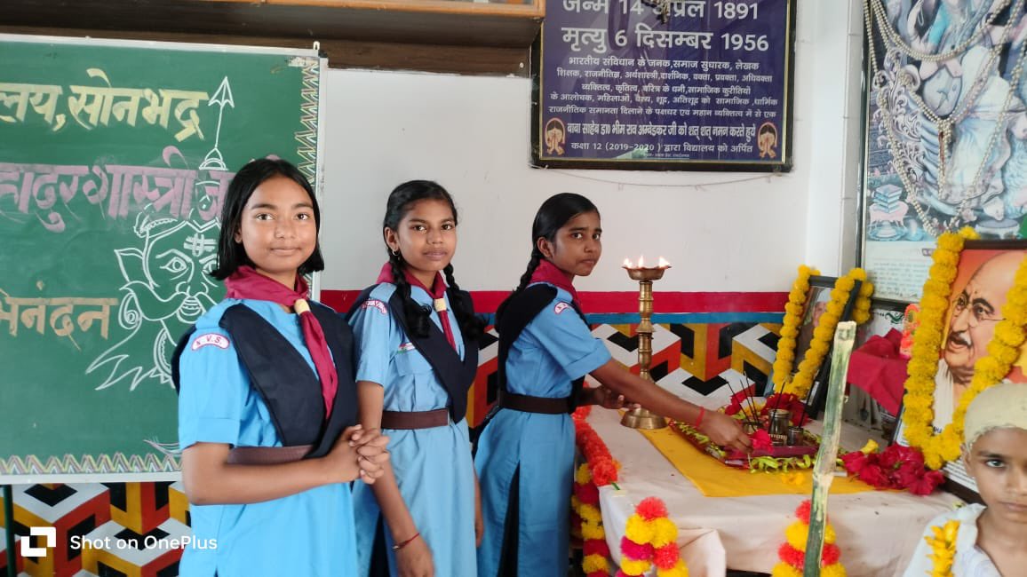 JSonebhadra's tweet image. Paying tribute to two of India's greatest leaders on their Jayanti! 

We're commemorating Mahatma Gandhi and Lal Bahadur Shastri Jayanti in our school, honoring their values of truth, non-violence, and simplicity. 

#GandhiJayanti #ShastriJayanti  #ValuesOfLife #nvs