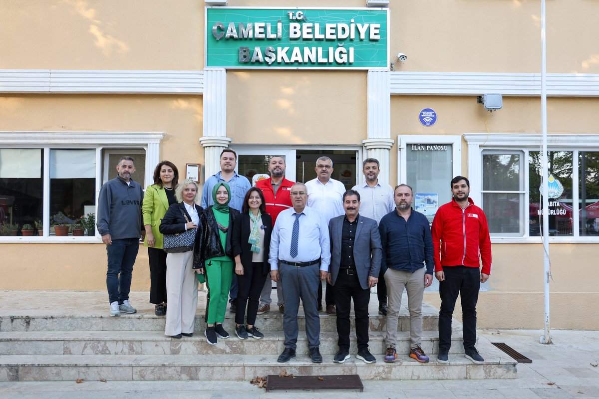 Çameli Belediyesi (@camelibelediye) on Twitter photo Türk Kızılay Denizli Şube Başkanı Av. Pınar Gökçe ve Yönetim Kurulu Üyeleri, Belediye Başkanımız Sayın Cengiz Arslan’ı makamında ziyaret ettiler. Nazik ziyaretleri için kendilerine teşekkür ederiz. <a href="/kizilay_denizli/">Türk Kızılay Denizli İl Başkanlığı</a> Türk Kızılay Denizli Şube Başkanı Av. Pınar Gökçe ve Yönetim Kurulu Üyeleri, Belediye Başkanımız Sayın Cengiz Arslan’ı makamında ziyaret ettiler. Nazik ziyaretleri için kendilerine teşekkür ederiz. <a href="/kizilay_denizli/">Türk Kızılay Denizli İl Başkanlığı</a>