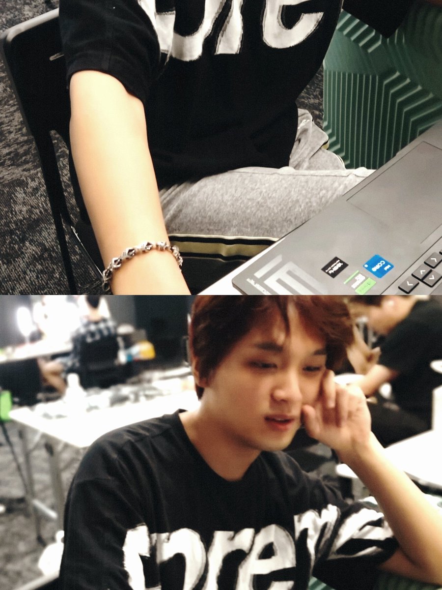 this comfy fits of haechan is absolutely insane