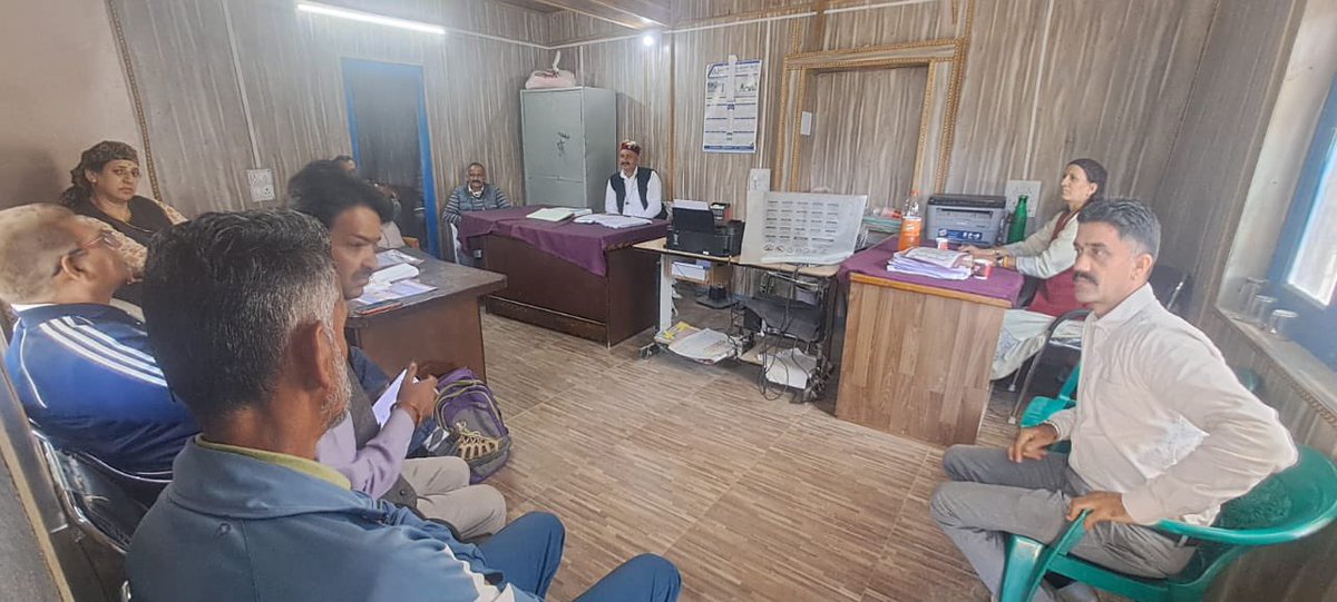 dtohpsml's tweet photo. On dated 02/10/2025 NTEP was discussed in Gram Sabha meeting of Tikkar Gram Panchayat, Block Tikkar, Shimla, HP
Participants: General Public, PRI members, Dr. Vinod Sangal, BMO, Tikkar, Senior Treatment Supervisor
#TBMuktBharat
#TBHaregaDeshJeetega
#SNSPA
#TBMuktHimachal https://t.co/ymOnpjKunF