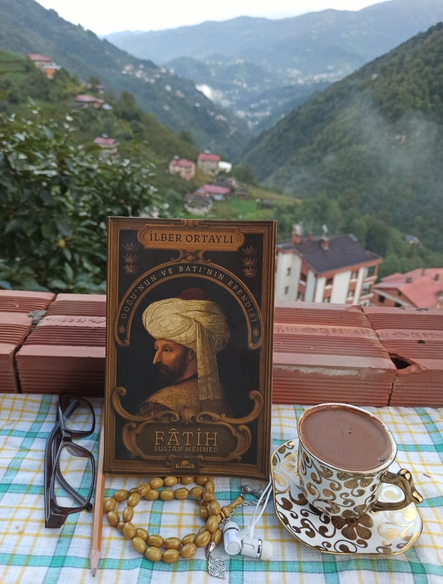 Fatih Sultan Mehmed'i tek bir cümle ile ifade etmek gerekirse: Doğu'nun ve Batı'nın efendisiydi.
🎼🎵 #turgutözüfler #kitap #kahve #müzik  #osmanlıtarihi #fatihsultanmehmet #devlet #yönetim #anlayışı #istanbul  #fetih #bir #rönesans #hükümdarı #imparatorluğa #sığmayan #hükümdar