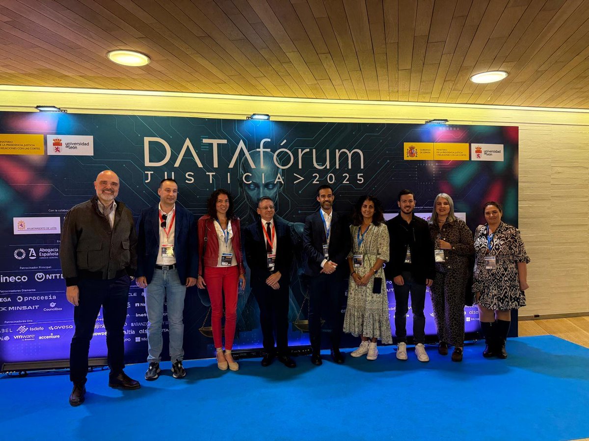 ICAOviedo's tweet image. 🔵El vicedecano en funciones, Luis Pérez, la diputada Beatriz Fdz-Pello y Javier de la Riera, de la CNNTT, en el #DATAfórum con Miguel Hermosa, decano de Palencia, Miguel Ángel Balbín, secretario de Gobierno del TSJA y otros compañeros de JG de Palencia, Lorca, Valencia y Burgos.