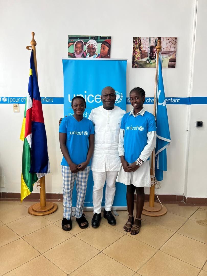 Je viens d’apprendre une excellente nouvelle sur la page de UNICEF Central African Republic : is deux jeunes filles centrafricaines, Gracia Mirabelle Yotoli et Merveille Mbesse Feibouko, viennent d’être désignées comme nouvelles ambassadrices de l’UNICEF #Centrafrique