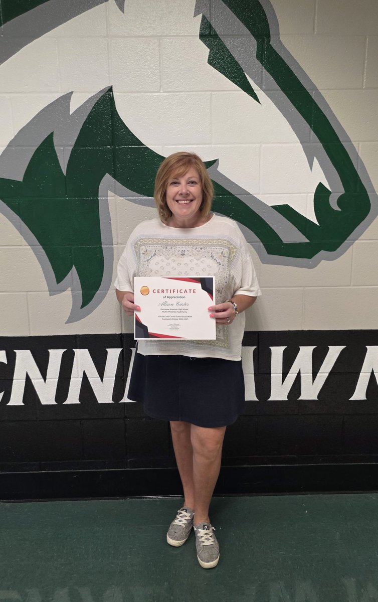 sw_cobb's tweet photo. Shoutout to the amazing pantry volunteers at Kennesaw Mountain High! The team of students, staff, PTSA, and alumni were recognized last year as wonderful community partners. They’re making a difference again this year serving families and strengthening the school community. https://t.co/SChIpsXk1L