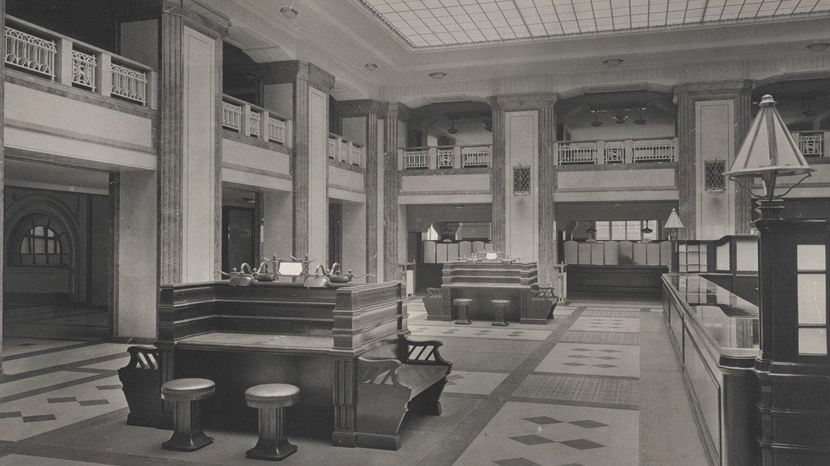 Die Ausstellung „1925 – Aufbruch in eine neue Zeit“ präsentiert 3 Entwicklungen, die 1925 ihren Anfang nahmen: die Einführung des Schillings, die Eröffnung des OeNB-Hauptgebäudes, und der Beginn der „Neue Sachlichkeit“

📅 6.–10. Okt. |  09–17 Uhr 

🔗 bit.ly/4mwlXEP