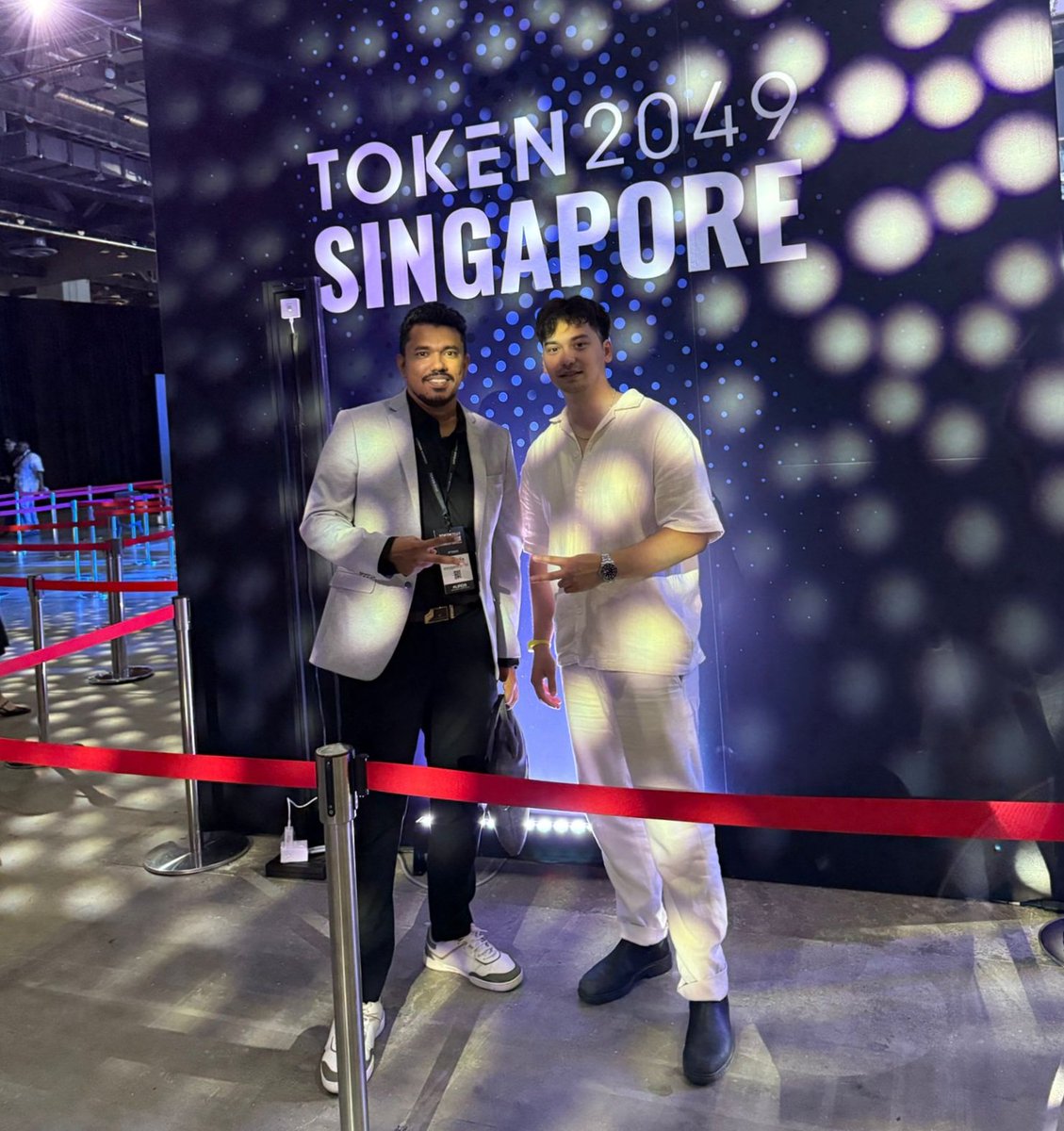 DePINed_org's tweet photo. DePINed is hitting TOKEN2049 🇸🇬

Our CEO Julian Au &amp; CTO Shehin Fn are on the ground in Singapore — connecting with builders, VCs, and future partners powering the next era of decentralized AI &amp; rendering infra.

The Supercloud is going global. Let’s talk. https://t.co/AcMU6BATyc