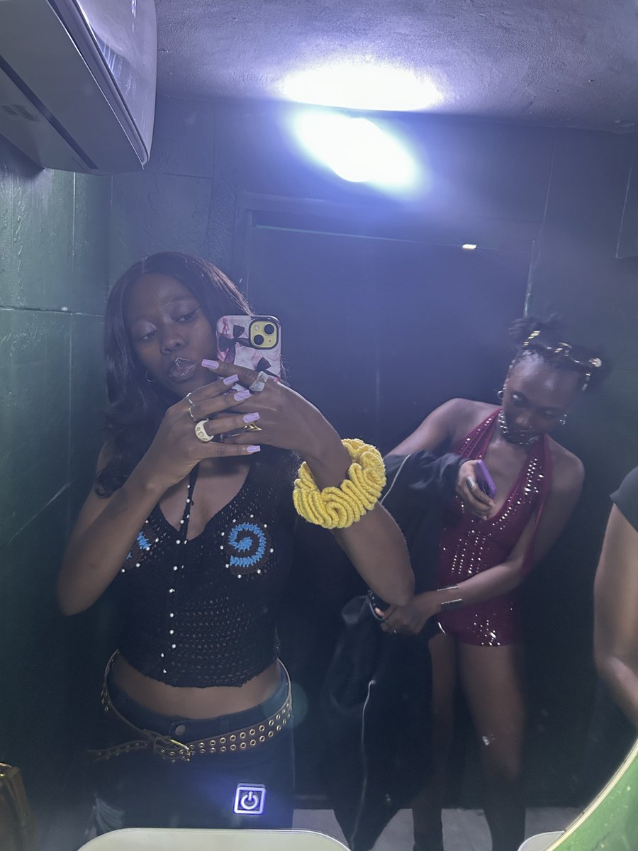 TsukuyomiiHime's tweet image. Top and scrunchie made by my baby @Staveleyyy_ 
#DeleMade #Custommade #designer 😝😝✨✨
