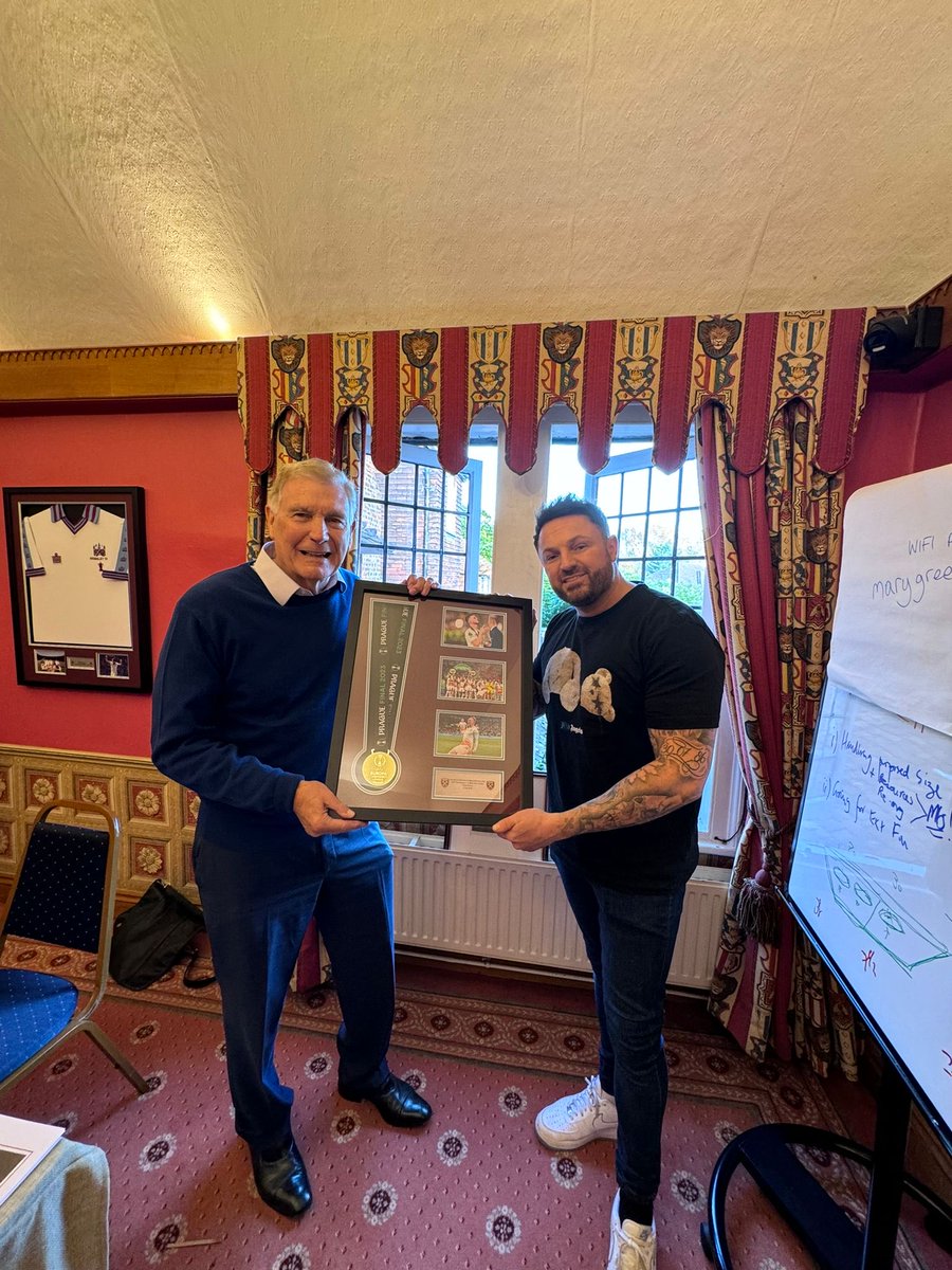 MartynHobbs12's tweet photo. Happy Birthday Sir Trevor 👑⚒️

My dads Hero 
A fantastic player 
And an even better man 

The original Mr West Ham an absolute pleasure to work with him on both occasions. 

LEGEND 

#brooking https://t.co/3hTyJHNZiw