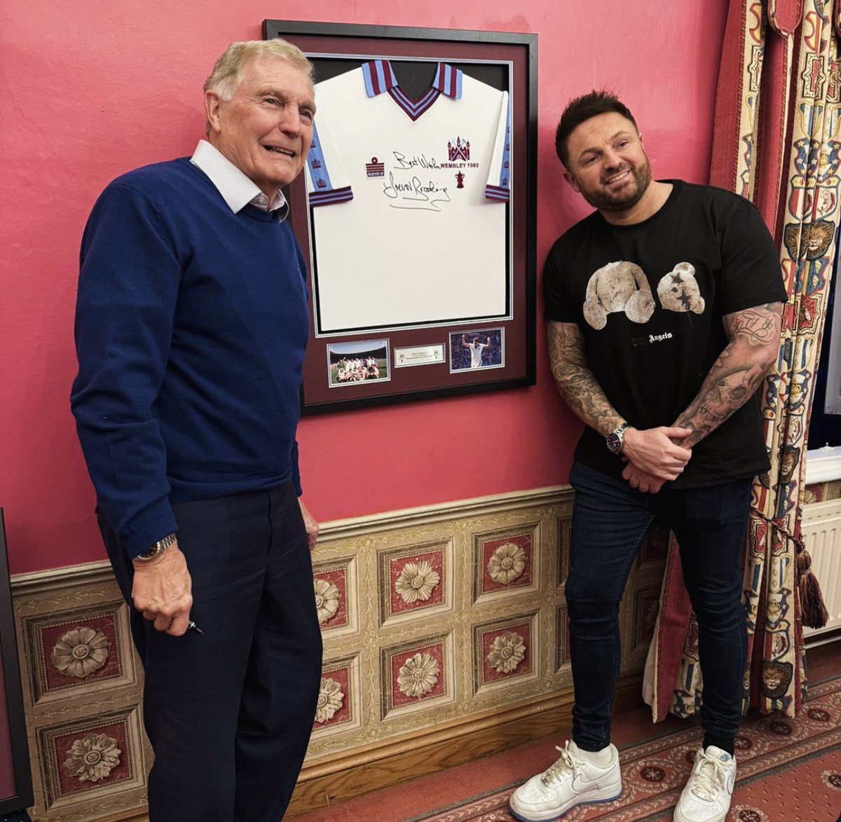 MartynHobbs12's tweet photo. Happy Birthday Sir Trevor 👑⚒️

My dads Hero 
A fantastic player 
And an even better man 

The original Mr West Ham an absolute pleasure to work with him on both occasions. 

LEGEND 

#brooking https://t.co/3hTyJHNZiw