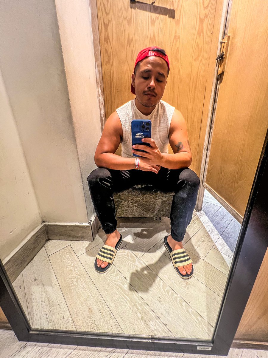 secas48740's tweet photo. 🦶🏽🩴🥵 https://t.co/B9l9F2IV9b