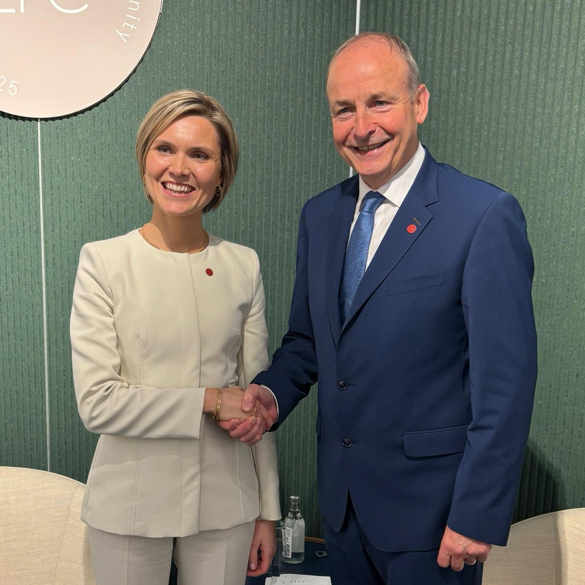 MichealMartinTD's tweet photo. Good discussions with 🇲🇪 President @JakovMilatovic, 🇳🇴 PM @jonasgahrstore, 🇮🇸 @PMofIceland Kristún Frostadóttir and 🇲🇩 President @sandumaiamd at the EPC Summit in Copenhagen today. https://t.co/sCr25yiWlm