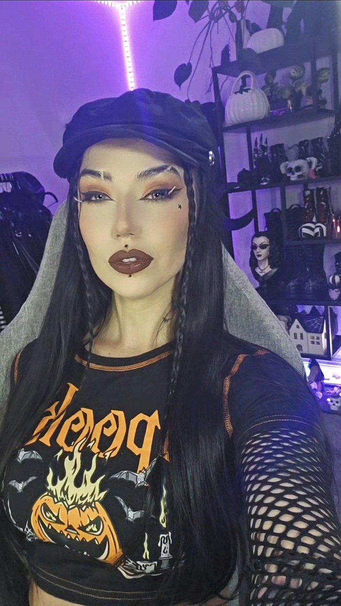 Your new favourite Silent hill (for now) streamer is 🦇 LIVE 🦇 - I am a silent hill NEWB! 
twitch.tv/eleshaalicetho…