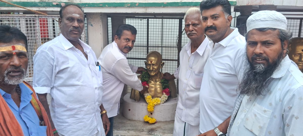 Today Gandhi Jayanti celebrated <a href="/KGMJavithKhan/">KGM Javith Khaan</a> Vice Chairman TNCC Minority Dep. at Kaveripattinam Krishnagiri Dt 
<a href="/INCIndia/">Congress</a> <a href="/INCMinority/">Congress, Minority Department</a> <a href="/kharge/">Mallikarjun Kharge</a> <a href="/RahulGandhi/">Rahul Gandhi</a> <a href="/priyankagandhi/">Priyanka Gandhi Vadra</a> <a href="/ShayarImran/">Imran Pratapgarhi</a> <a href="/AhmerIslam_/">NajmulIslam Ahmer</a> <a href="/ariefaicc786/">Mohammed Arief</a> <a href="/INCTamilNadu/">Tamil Nadu Congress Committee</a>