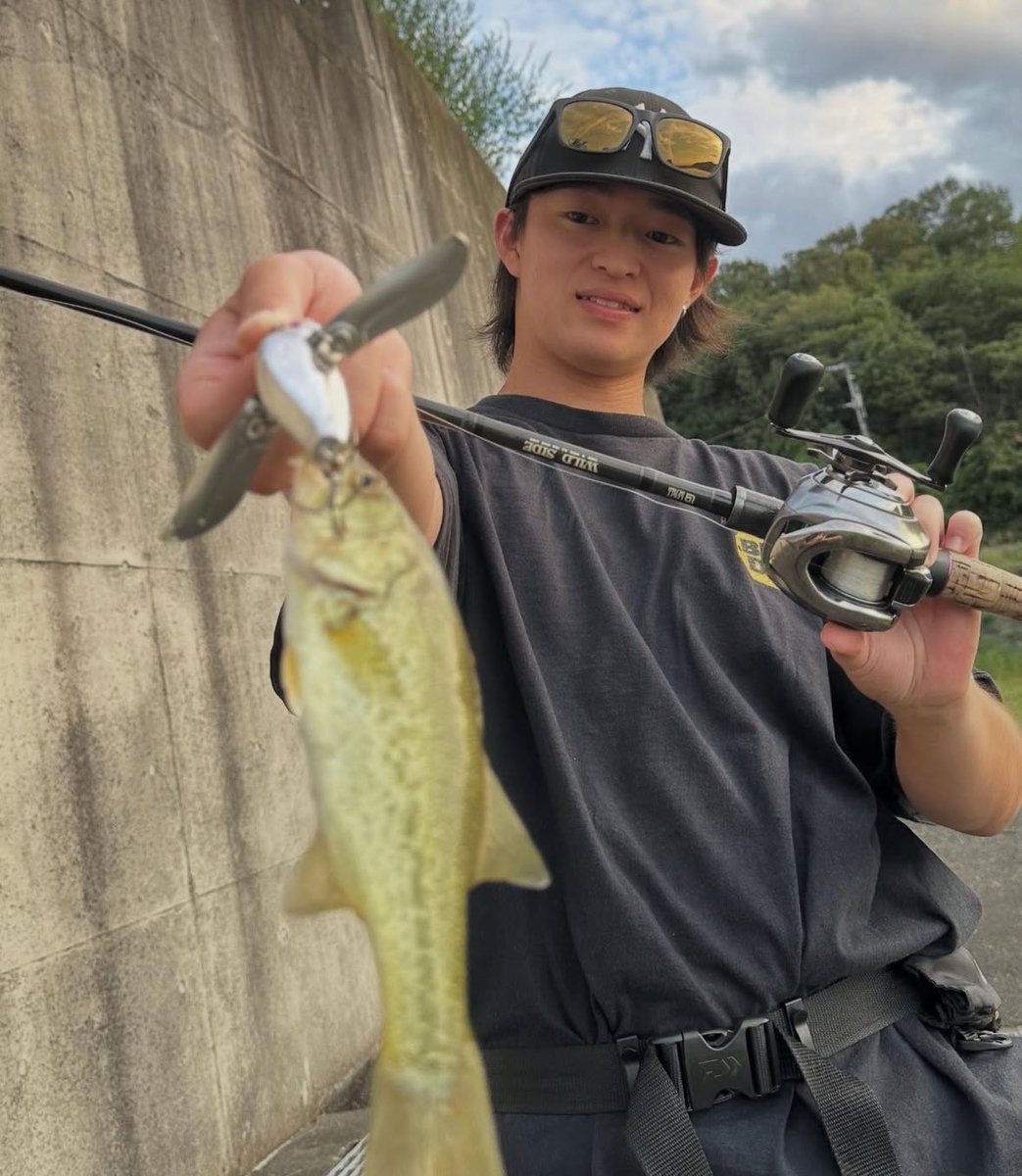 ruibakuchou's tweet photo. 学校おわり30分勝負!🐟🎣
ど減水野池をチョイスしてみました!秋のチギルパターンやはりバイブレーション超マッチしますね!🔥🔥
池のどんつきをザックロールヤジロベーjrちゃんでサクッと!
あざした😚🎶🎶
#adusta_japan
#raidjapan
#レベルバイブ
#ルアーのアゴ真っ白
#legitdesign
#wsc72mh https://t.co/GMlyb2GWb2