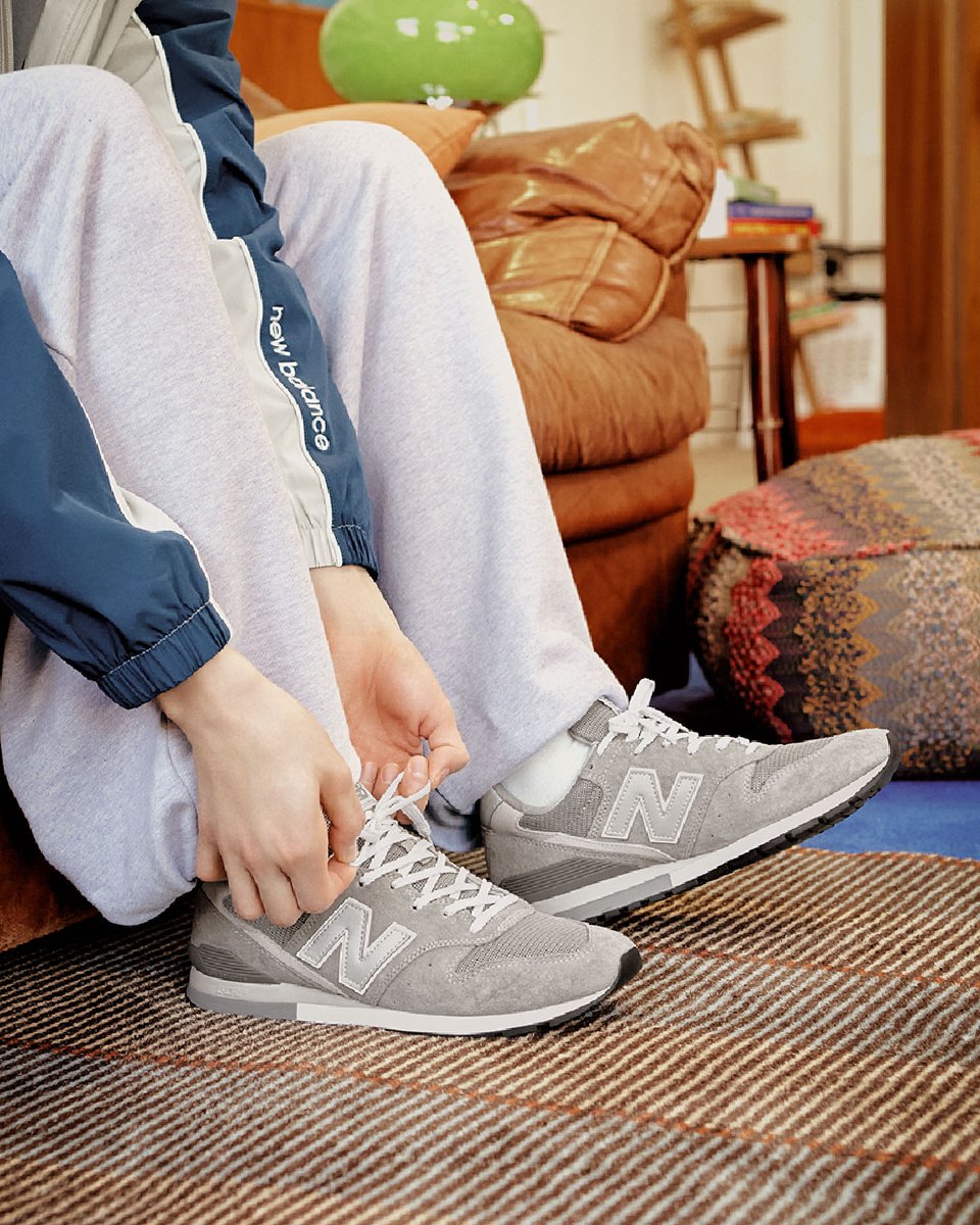 ニューバランスの996を履きこなすTOMORROW X TOGETHERがABCマートに初