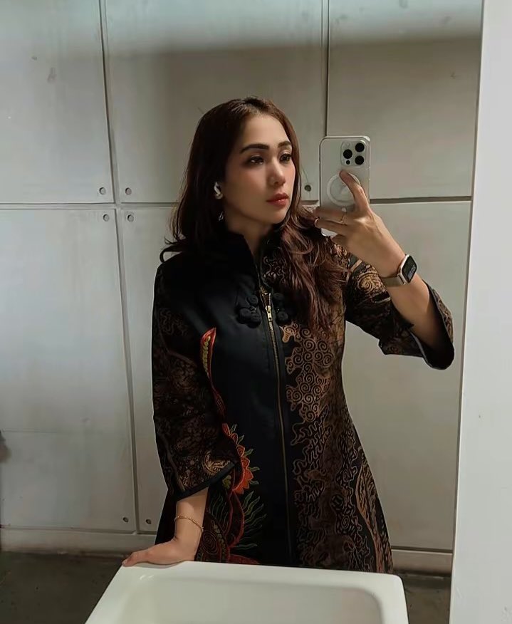 Selamat hari batik nasional. 🇮🇩