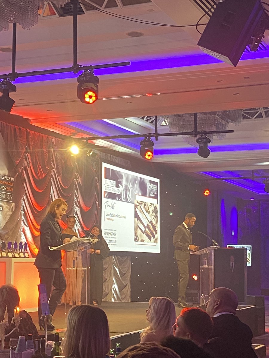 SpringAutFair's tweet image. What a brilliant and fun night at The Excellence in Housewares Awards yesterday, organised by Progressive Housewares magazine and eu1.hubs.ly/H0nvFY60.🙌
We were proud to sponsor the Cutting Edge Award – congratulations to Grunwerg on a well-deserved win!👏
#Awards #Retail