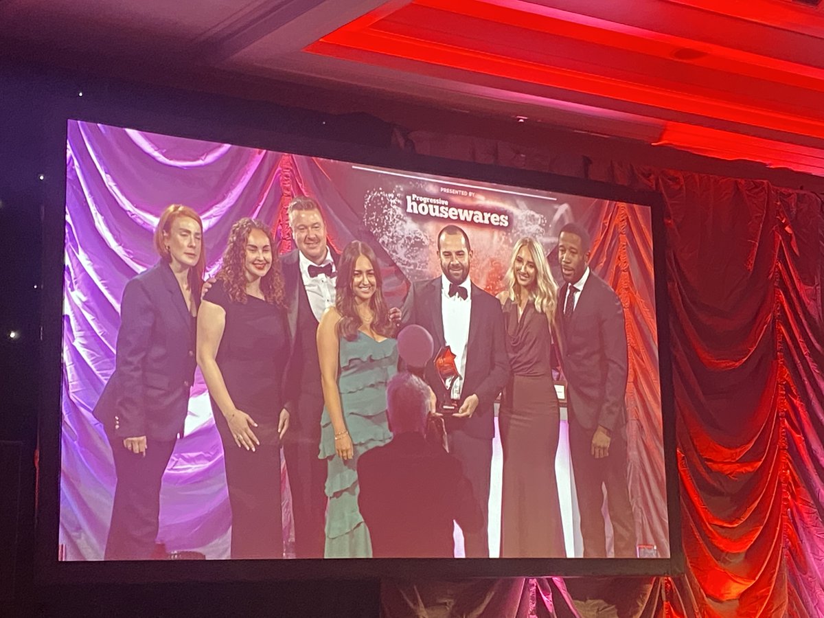 SpringAutFair's tweet image. What a brilliant and fun night at The Excellence in Housewares Awards yesterday, organised by Progressive Housewares magazine and eu1.hubs.ly/H0nvFY60.🙌
We were proud to sponsor the Cutting Edge Award – congratulations to Grunwerg on a well-deserved win!👏
#Awards #Retail