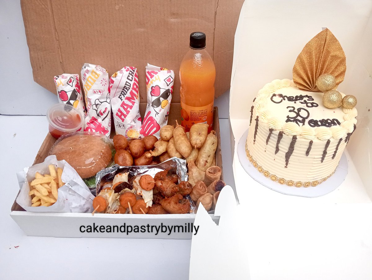 MillyEvents's tweet image. Price: N90,000

➡️ An 8inches 2 layer cake (redvelvet&amp;amp;vanilla) in buttercream
➡️ A box of small chops
4 Shawarma
1 burger
1 juice
1 pack of fries
5 springroll
5 Samosa
5 chicken
5 kebab
10 mini corndogs
30 Puffpuff

Available to deliver daily within Lagos.
Send a DM to order