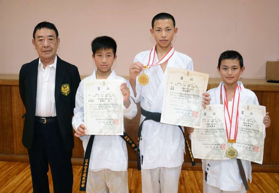 日本空手道糸洲会の国際大会で枕崎の兄弟がそろって優勝　師範「もっともっと強くなって」 ift.tt/LOrdPR8 #南日本新聞 #鹿児島