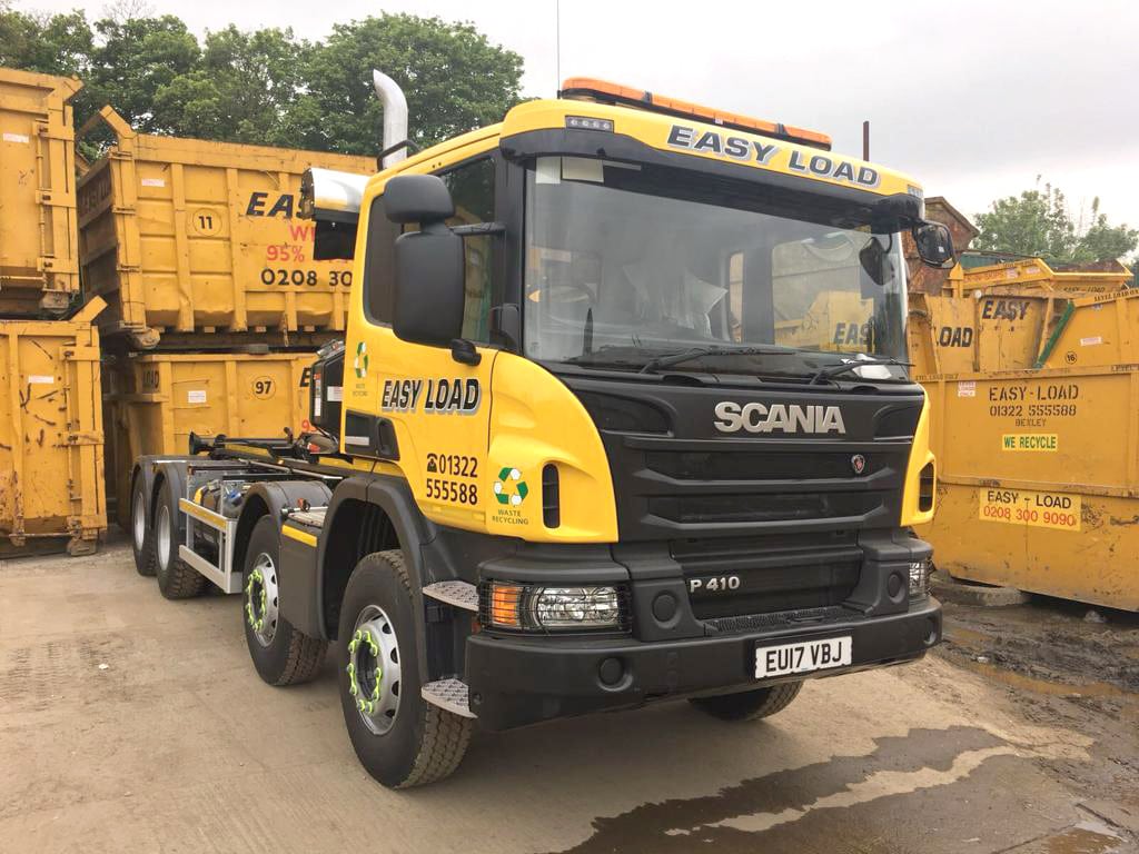 EasyLoadUK's tweet image. Don&apos;t let waste pile up, roll it off with our hire services! Reliable, green and cost-friendly solution to all your commercial and construction waste needs. Let&apos;s create a clutter-free workspace the sustainable way! 🌍🚛♻️ #WasteManagement #EasyLoad #RollOnRollOff