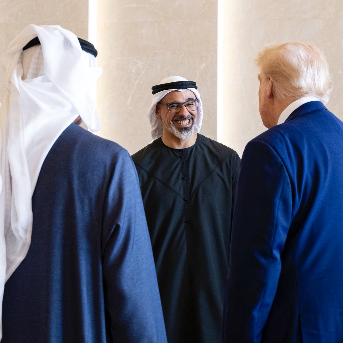 🔴🔴🔴 عـــاجـــل (صحيفة The Guardian):

• الرئيس الأميركي دونالد #ترامب يختار دولة #الامارات لتكون الشريك الأبرز والأقوى في صفقة ملكية #TikTok حيث تم التوقيع على الاتفاقية بشكل نهائي 🇦🇪🇺🇸🔥