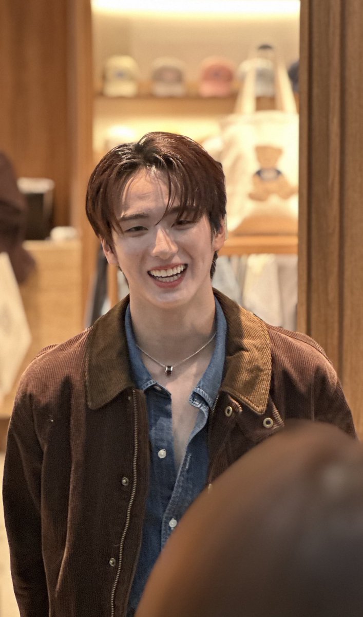 Manukurakmueng's tweet photo. น้องแทดลูก เล่นกับแฟนๆเยอะมาก เซอร์วิสสุดๆ
#MaritheFrancoisGirbaud
#MarithexTadATLAS
#ATLASth #ATLAS_th https://t.co/jtf7TPZCDP
