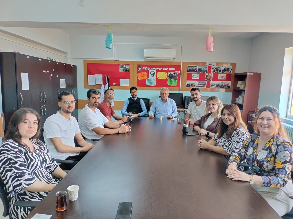 UluyatL's tweet photo. Nizip İlçe Milli Eğitim Müdürlüğü Şube Müdürü Cevdet ARSLAN okulumuzu ziyaret etmiştir. Teşekkür ediyoruz. https://t.co/0jIi2R3f7t