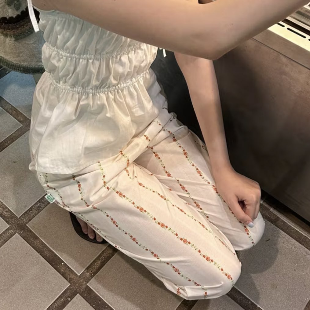 tamjaichunbkk's tweet image. ถ้าชอบลายดอกไม้อีกตัวที่เราชอบมากๆคือของ ง dotteri.ga  ผ้าดีมีซับในในตัวไม่โป๊ ใส่สบายมากกกก มีดีเทลขอบลูกไม้ตรงกระเป๋า มี size S-XL เลย มี 2 สี ชมพู กับ ฟ้า s.shopee.co.th/6VEXqc3bl8