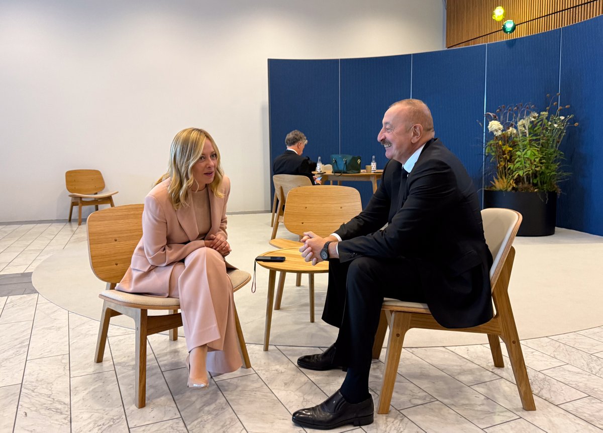 presidentaz's tweet image. President Ilham Aliyev met with President of the Council of Ministers of the Italian Republic Giorgia Meloni in Copenhagen.

president.az/en/articles/vi…