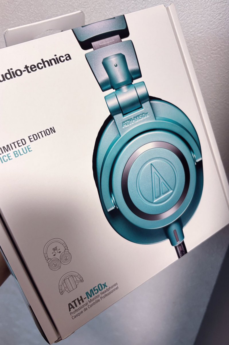 けちゃが誕生日プレゼントにヘッドホンくれた😭🩵🩵🩵限定モデルらしい