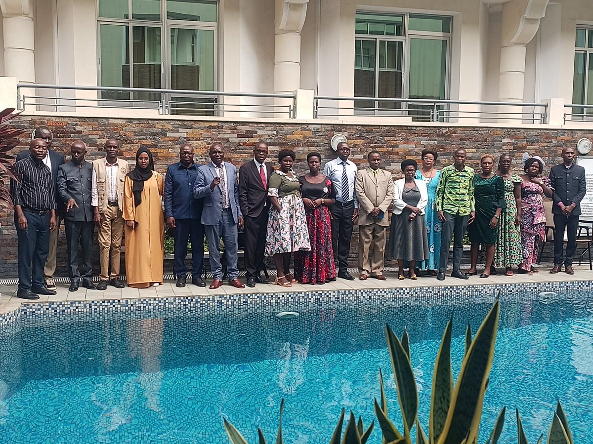 acopa_burundi's tweet photo. ACOPA-BURUNDI, Organisation Point Focal de @eacsof au #Burundi salue les bonnes relations qui existent entre @BurundiGov  via @MAEBurundi  et notre Forum. Nous sommes très ravis de son soutien à la participation de la Société Civile au processus d'intégration à @jumuiya https://t.co/acvsbFV8n5