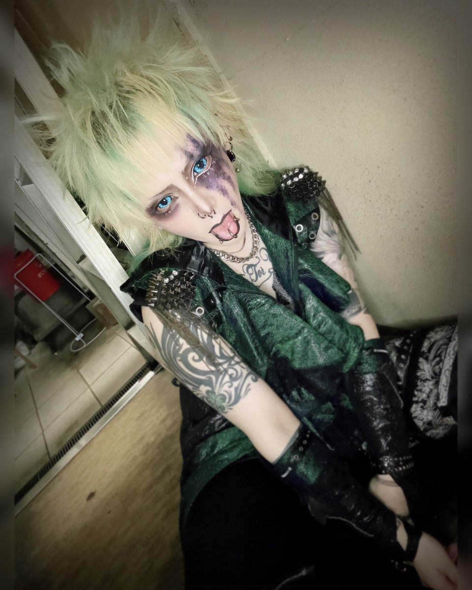 リヴァレス

2025'10/1(水)池袋EDGE
EDGE Ikebukuro presents『cultivate common values♯86』

Vo.ENA
Gt.れいき <a href="/revaless_reiki/">リヴァレス　れいき</a> 
Ba.kasumi <a href="/revaless_kasumi/">リヴァレス kasumi</a> 
Dr.丞 -jow- <a href="/revaless_jow/">リヴァレス 丞-jow-</a>