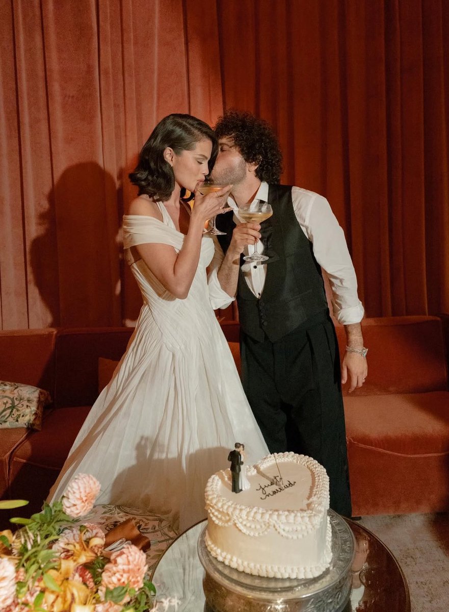 Miley Cyrus \u0026 Selena Gomez: 'Never Say Never' Premiere!: Photo 2518003 | Miley  Cyrus, Selena Gomez Photos | Just Jared: Entertainment News, image size:881x1200