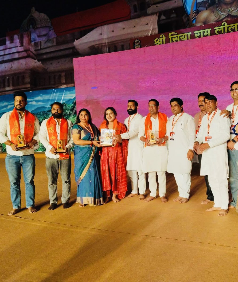 Nitikasharmabjp's tweet photo. मटियाला विधानसभा में आयोजित भव्य रामलीला में सहभागिता कर प्रभु श्रीराम जी की दिव्य लीलाओं का साक्षात अनुभव करने का सौभाग्य प्राप्त हुआ।

यह आयोजन धर्म, सत्य,त्याग और आदर्श जीवन मूल्यों की स्थापना का प्रेरणास्त्रोत है,जो समाज को सद्भाव,सदाचार #जय_श्री_राम @blsanthosh https://t.co/qNOqy7fedR