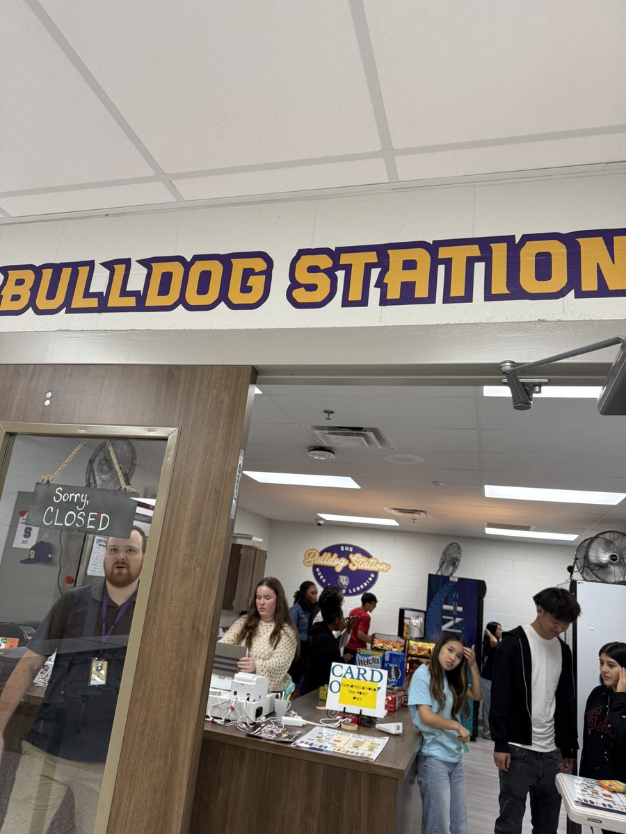 SHSDECA7's tweet image. 🎉 It’s DECA School-Based Enterprise Week! 🎉
Stop by the Bulldog Station to grab your fall favorite: Premier Protein Pumpkin Spice 🎃🥤 Fuel up &amp;amp; support your Bulldogs! 💜💛 #DECASBEWeek #BulldogStation @SmyrnaBulldog #onlyoneSHS