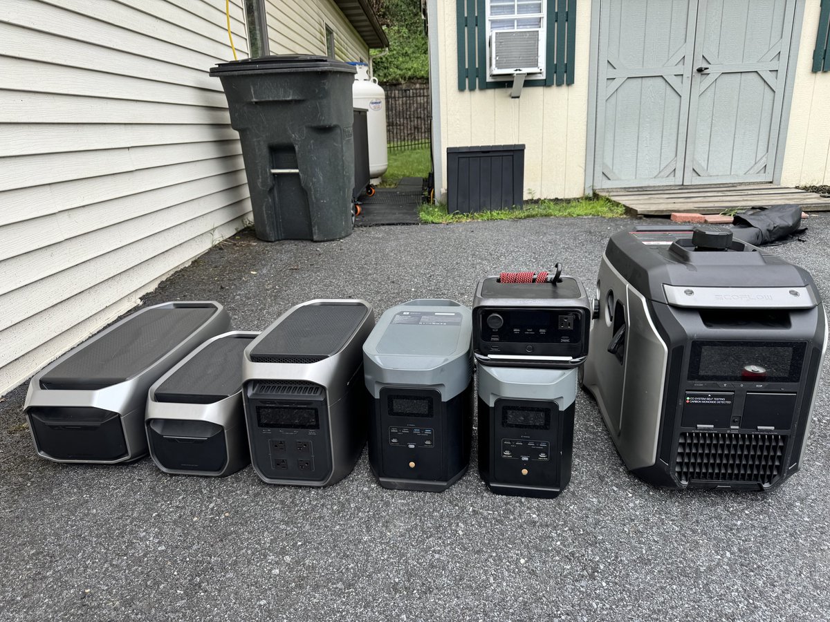 EcoFlowTech's tweet image. Old meets new in Jason’s EcoFlow lineup.
Which one is the new DELTA 3 Series star? 🌟
Discover more: bit.ly/3Kuvb6q
#EcoFlowDELTA #MasterInBackup #DadGotThis #PoweredbyEcoFlow