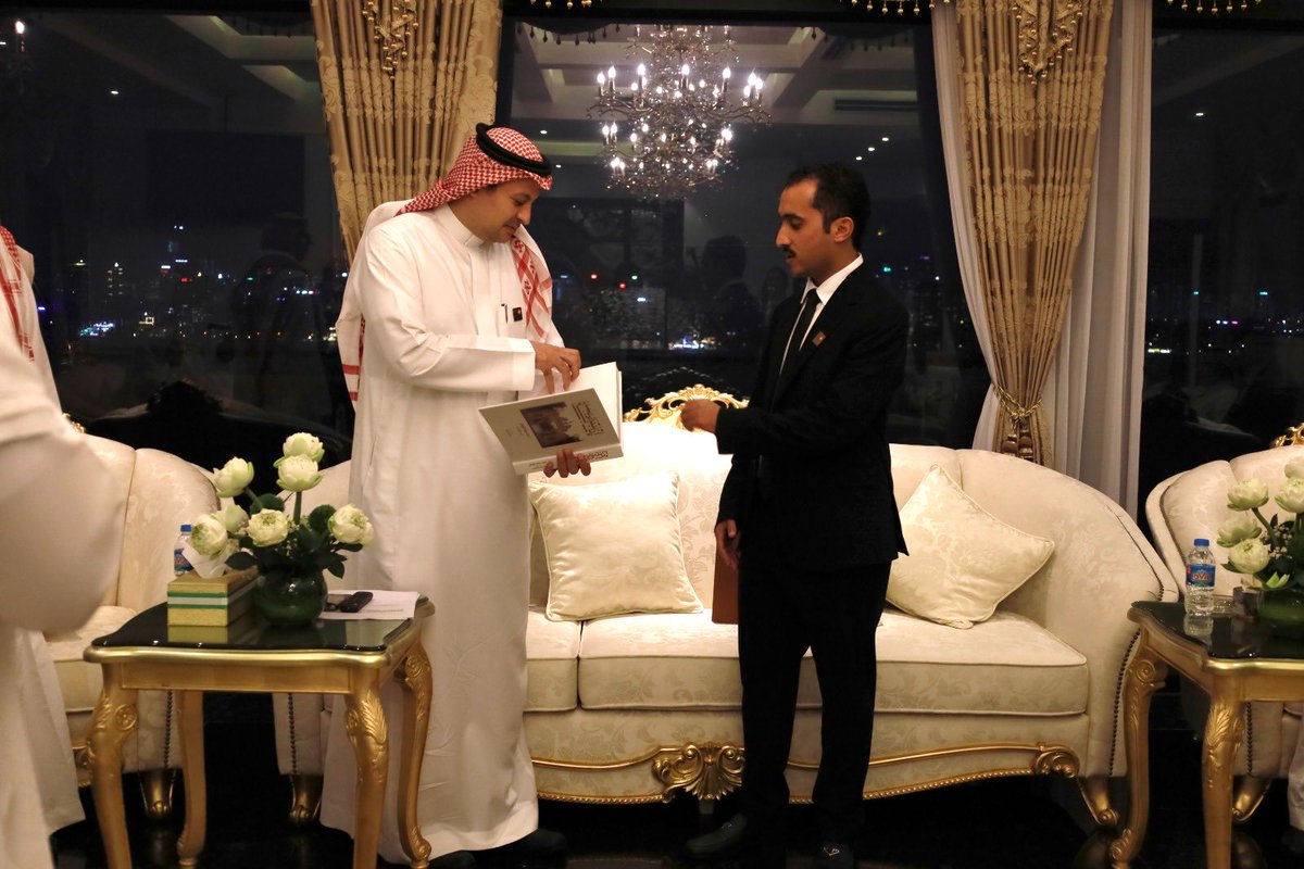 سعداء بثقة معالي وزير الصناعة و الثروة المعدنية <a href="/BAlkhorayef/">بندر إبراهيم الخريف Bandar Alkhorayef</a> وشاكرين دعمكم لمجلس الأعمال السعودي الفيتنامي ، وقعنا عدد من الاتفاقيات خطوة جديدة لتعزيز شراكاتنا مع فيتنام، وبإذن الله نرى أثرها قريبا ،كما اقدم شكري لسعادة السفير السعودي لدى الممكله في فيتنام الاستاذ محمد دهلوي