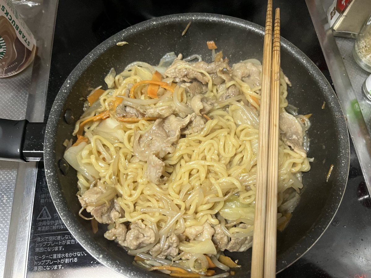 わたしはレイン！
前に「作った中華スープの処理にラーメンを使おう！」とインスタント麺から麺だけぶち抜いたことで余ってしまったスープで焼きそばを作ったよ！いただきます！！

次回『その焼きそばの袋に入ってた粉末スープはどうするつもりなんですか』

次回も見てね！