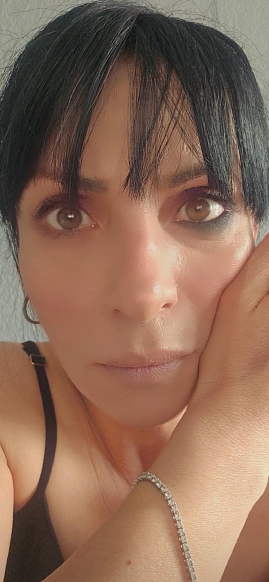 #AhmetMinguzziEmsalOlsun
Zaman umut.
Zaman zehir. 
🖤🖤🖤🖤🖤