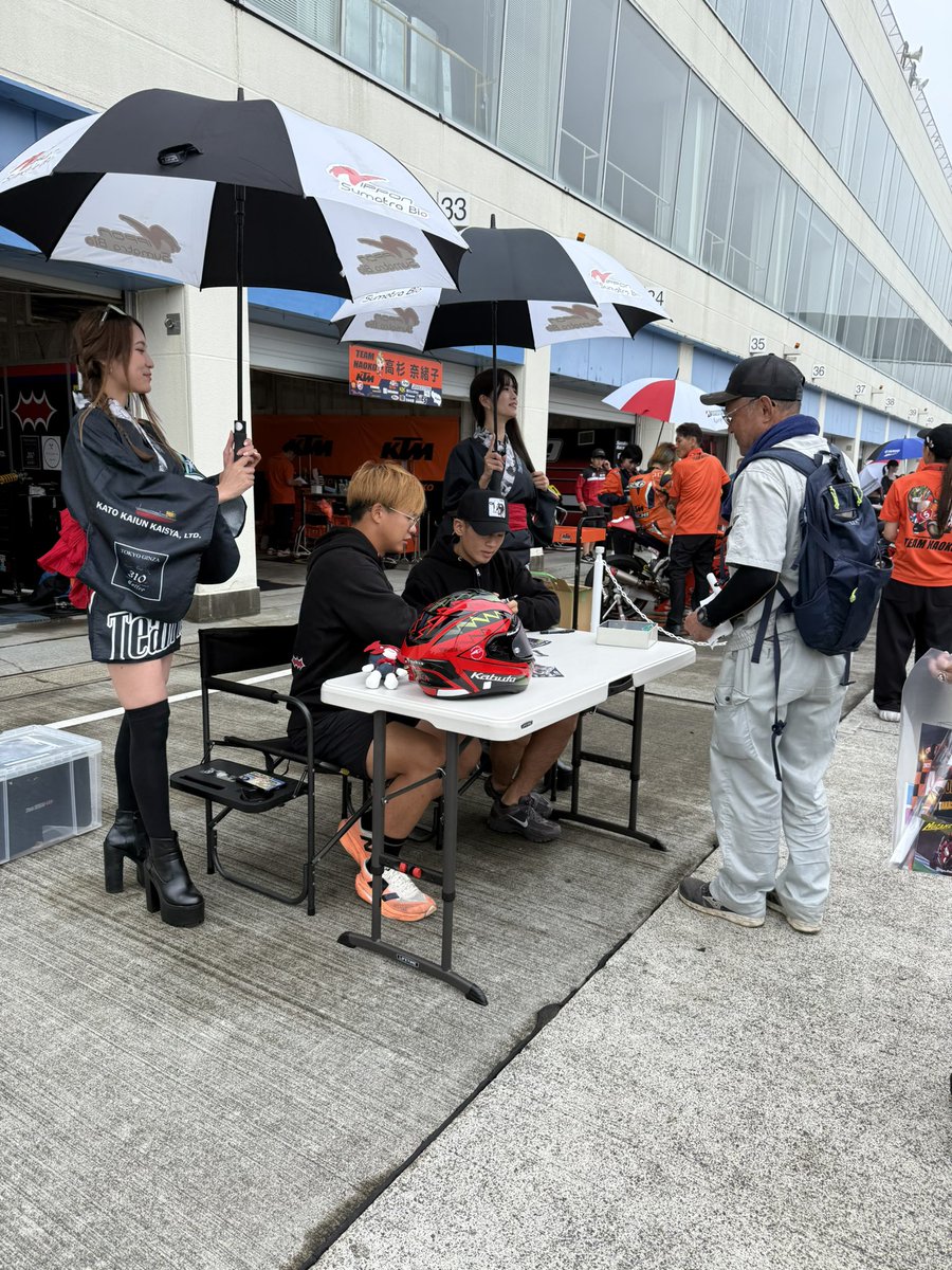 tetsugo (@tetsugo1025) on Twitter photo 今日はJRR R6 岡山国際サーキット
搬入日💨
明日から走行スタート
Team TATARA aprilia <a href="/TeamTATARA/">【公式】TeamTATARAaprilia</a>
#10和田留佳 <a href="/Ruka_and_Dan/">Aprilia乗りの和田留佳</a>
#32芳賀瑛大 <a href="/Taquito2141/">Akito</a>
応援よろしくお願いします🙇♂️ 今日はJRR R6 岡山国際サーキット
搬入日💨
明日から走行スタート
Team TATARA aprilia <a href="/TeamTATARA/">【公式】TeamTATARAaprilia</a>
#10和田留佳 <a href="/Ruka_and_Dan/">Aprilia乗りの和田留佳</a>
#32芳賀瑛大 <a href="/Taquito2141/">Akito</a>
応援よろしくお願いします🙇♂️