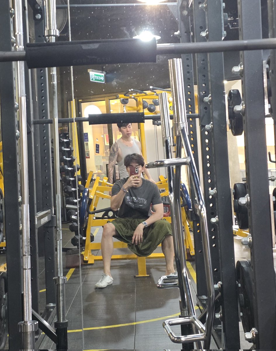 TayTawanMyanmar's tweet image. So Burmese guy coded🤣🙌

#Tawan_V #NeLynn