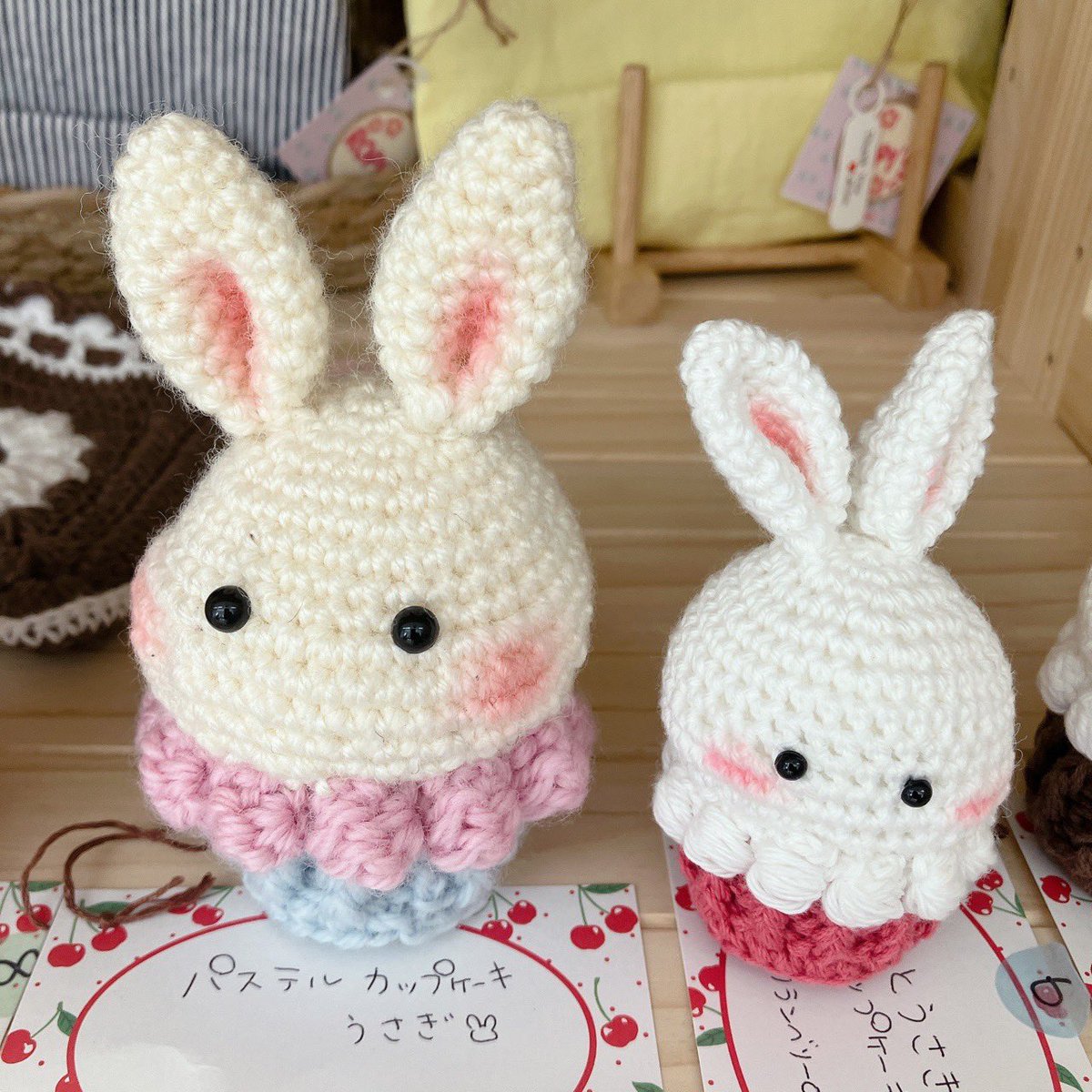 non_atelier's tweet photo. 可愛く展示してもらいました😭
時間が無い中チマチマ作成していました( ˙³˙)⇝💕次はがま口財布とか作っておきます🍀*゜
休憩がてら娘に帽子編みました👒 https://t.co/wos2asgPAd