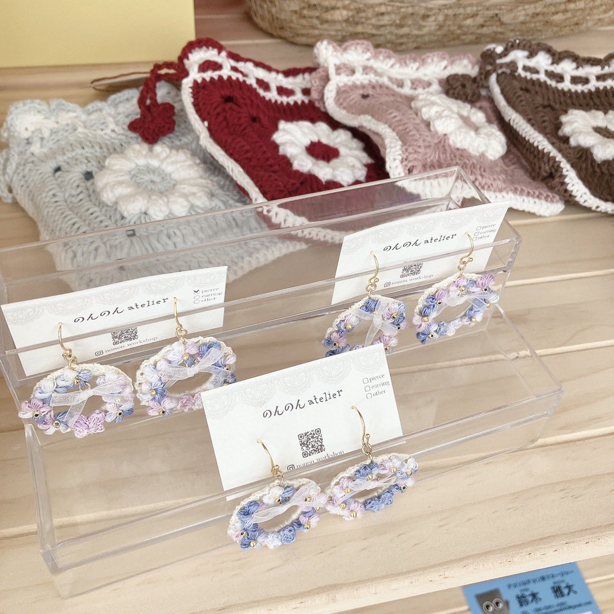 non_atelier's tweet photo. 可愛く展示してもらいました😭
時間が無い中チマチマ作成していました( ˙³˙)⇝💕次はがま口財布とか作っておきます🍀*゜
休憩がてら娘に帽子編みました👒 https://t.co/wos2asgPAd