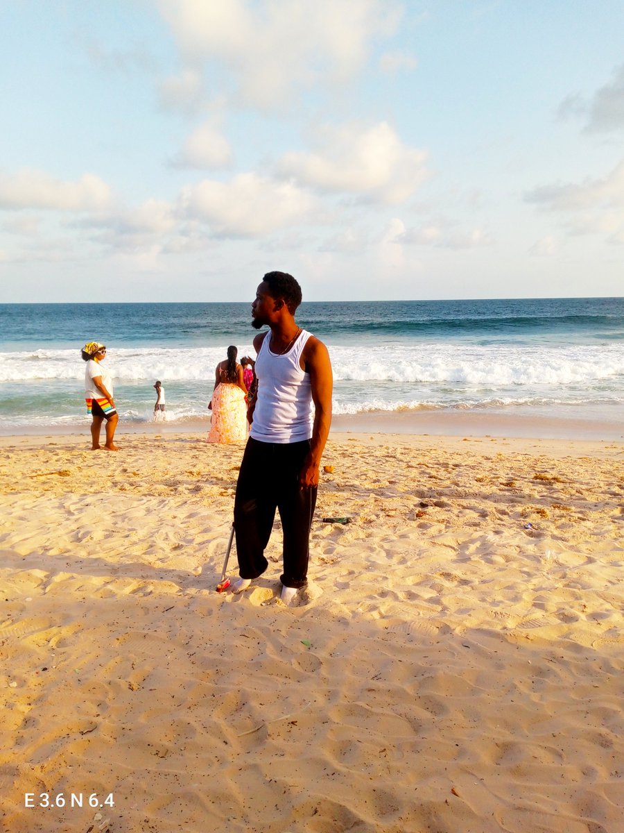 Sholadeviant's tweet photo. Look where we started from; just a rando guy with crutch on his right hand, from the hood, odds are against now still pushing it. God be praised.

(#globalstar #deviant #lagosnigeria #TheBoyFromAjegunle #batchastream2 #nysc #biggie) https://t.co/2EYIrdQj1h