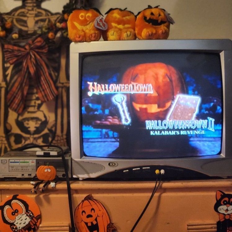 swiftdreamscape's tweet image. looking for moots 🎃 spooky edition

🦇 favs: taylor swift, ariana grande, sabrina carpenter, tate mcrae, pinkpantheress, chappell roan

🕸️ interests: horror movies, marvel, dc, harry potter, anime, gaming

🕷️ like / rt to be moots · ifb
#stantwt #promotwt #moothunt