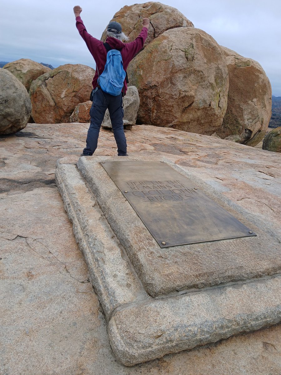 ¿A alguien le interesa la tumba de Cecil J. Rhodes, imperialista inglés del siglo XIX en África?  
P.N. de Matobo, Zimbabue.
Supongo que no.